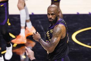 Windhorst：湖人必须给詹姆斯提供降薪理由 不能单纯认为他不行了