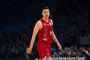记者：北京“老弱”残阵把分差一度追到10分内 拼劲比名气更重要