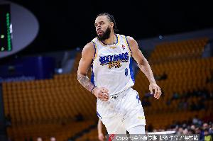 正负值-17并列最低！麦基半场4中0拿1分 攻防两端频频干扰球