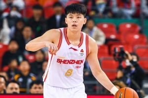 记者：CBA半决赛下半区也够惨烈 23年底髌腱断裂的容子峰挺身而出
