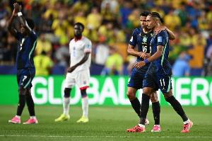 记者：拉菲尼亚会留在巴西队继续接受治疗，他早上没有感到疼痛