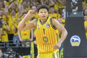 可圈可点！39号秀卡伊尔13中6拿到19分4助3断 三分7中3最新头条