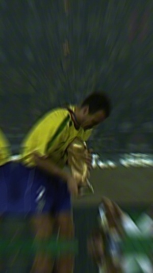 今晚谁捧杯？FIFA官媒：一条视频看本世纪所有世界杯捧杯画面