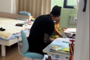 妻子晒张琳芃辅导儿子作业：不管是谁都跨不过辅导作业的这个坎