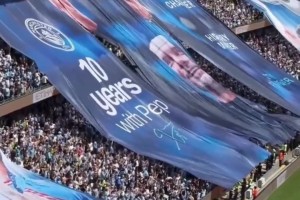 一个时代的落幕！曼城主场巨型TIFO，致敬瓜帅&B席&斯通斯相关视频